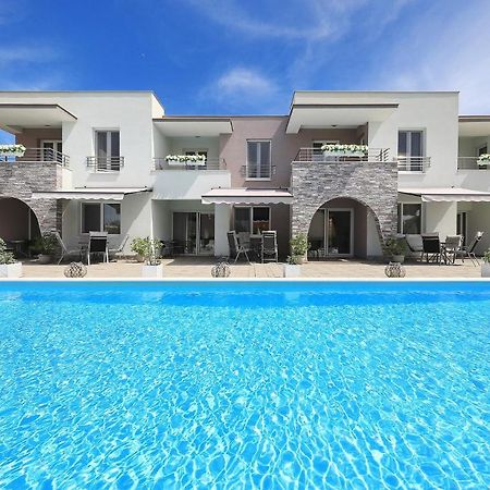 Apartments Punta Привлака Екстериор снимка