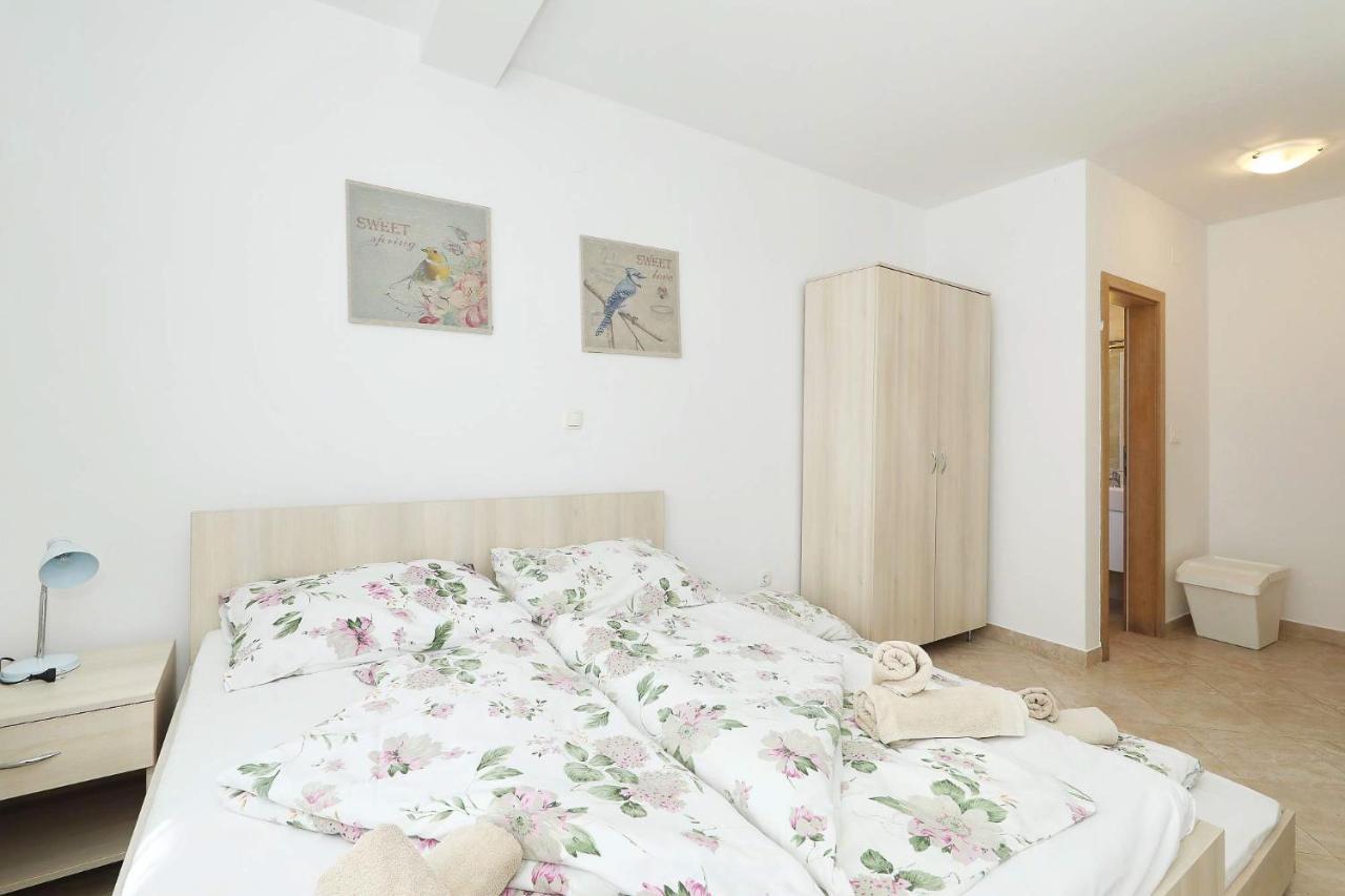 Apartments Punta Привлака Екстериор снимка