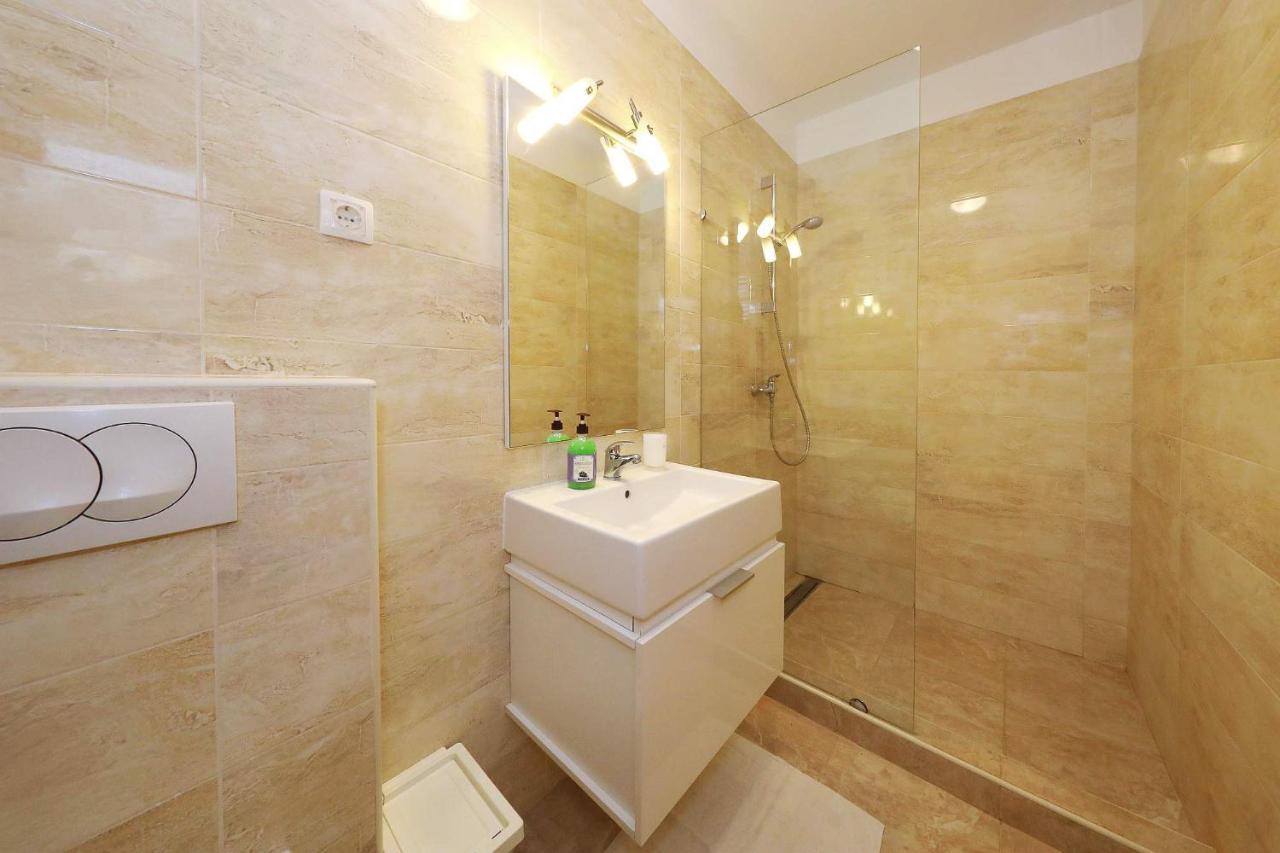 Apartments Punta Привлака Екстериор снимка