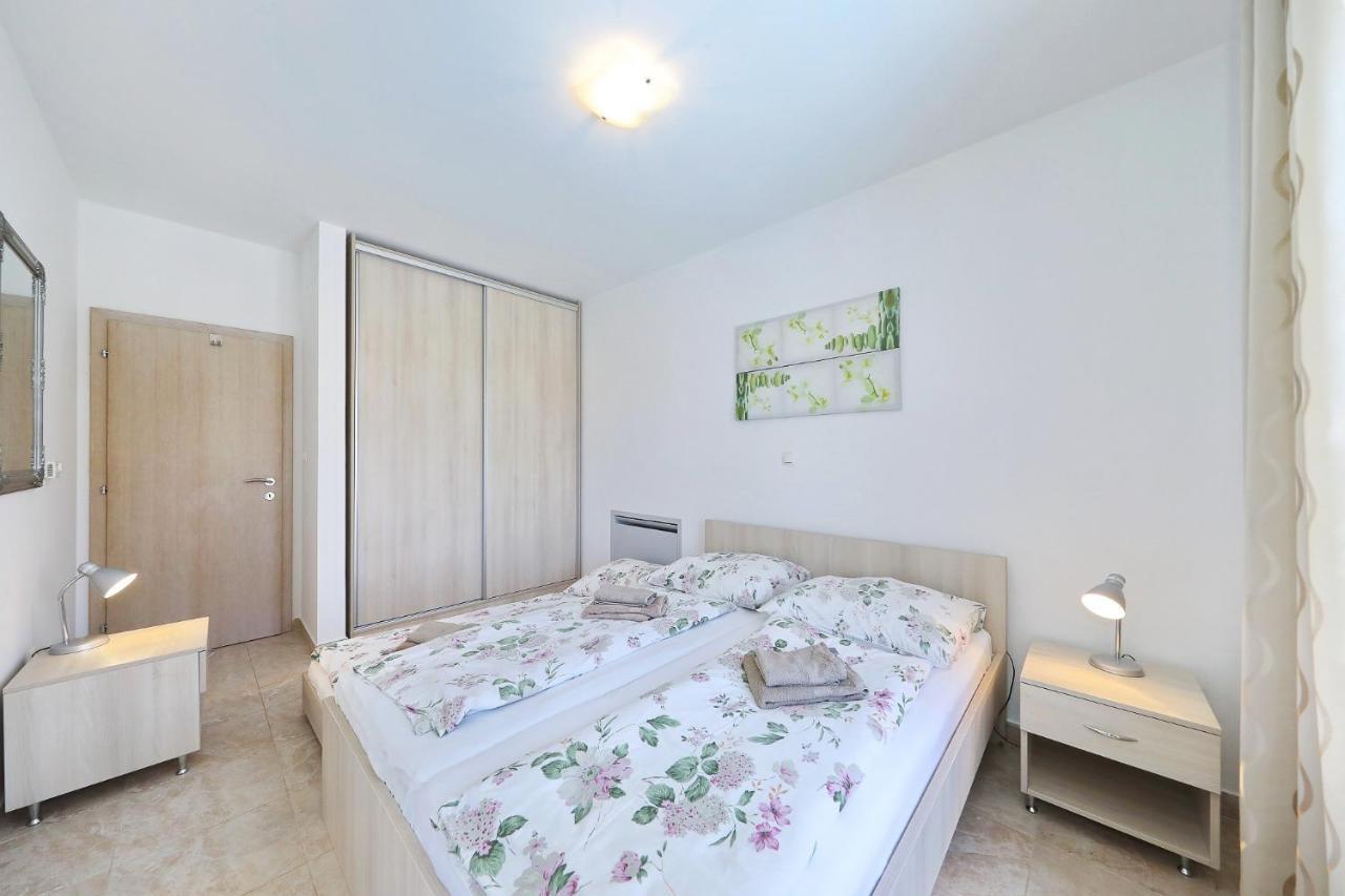 Apartments Punta Привлака Екстериор снимка